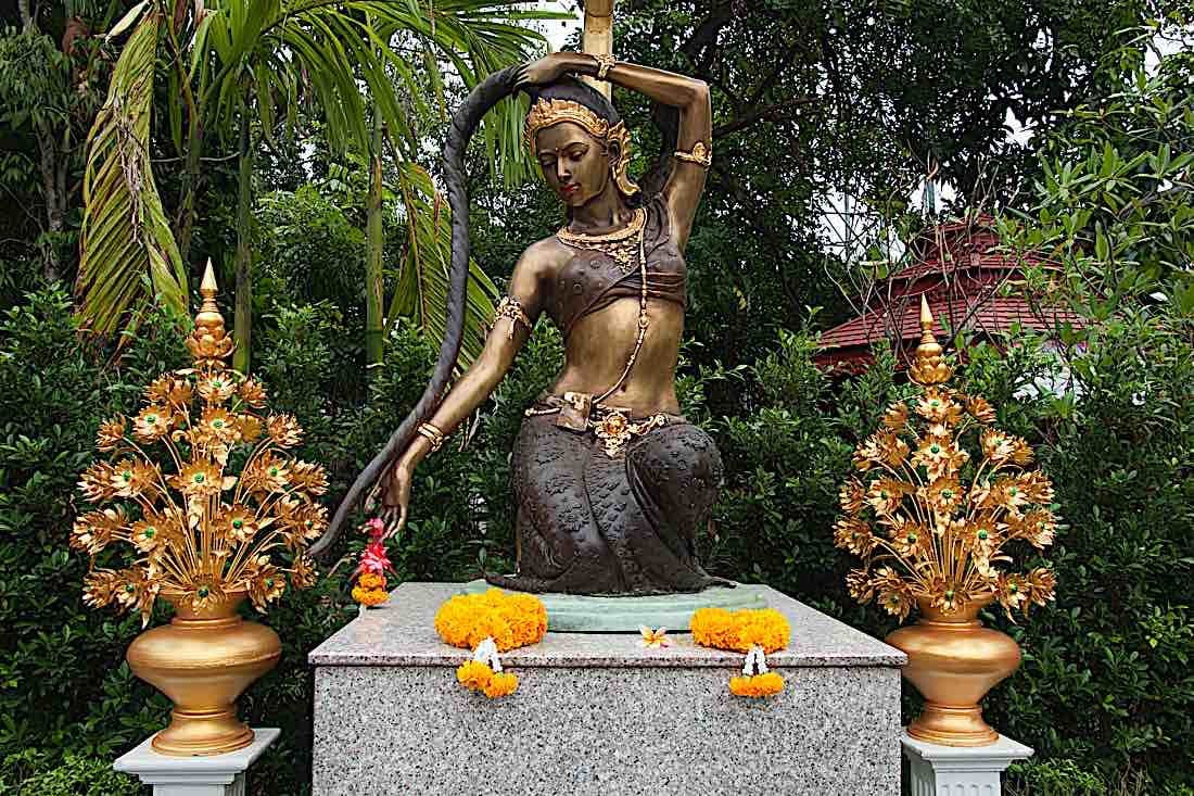 Phra Mae Thoranee.