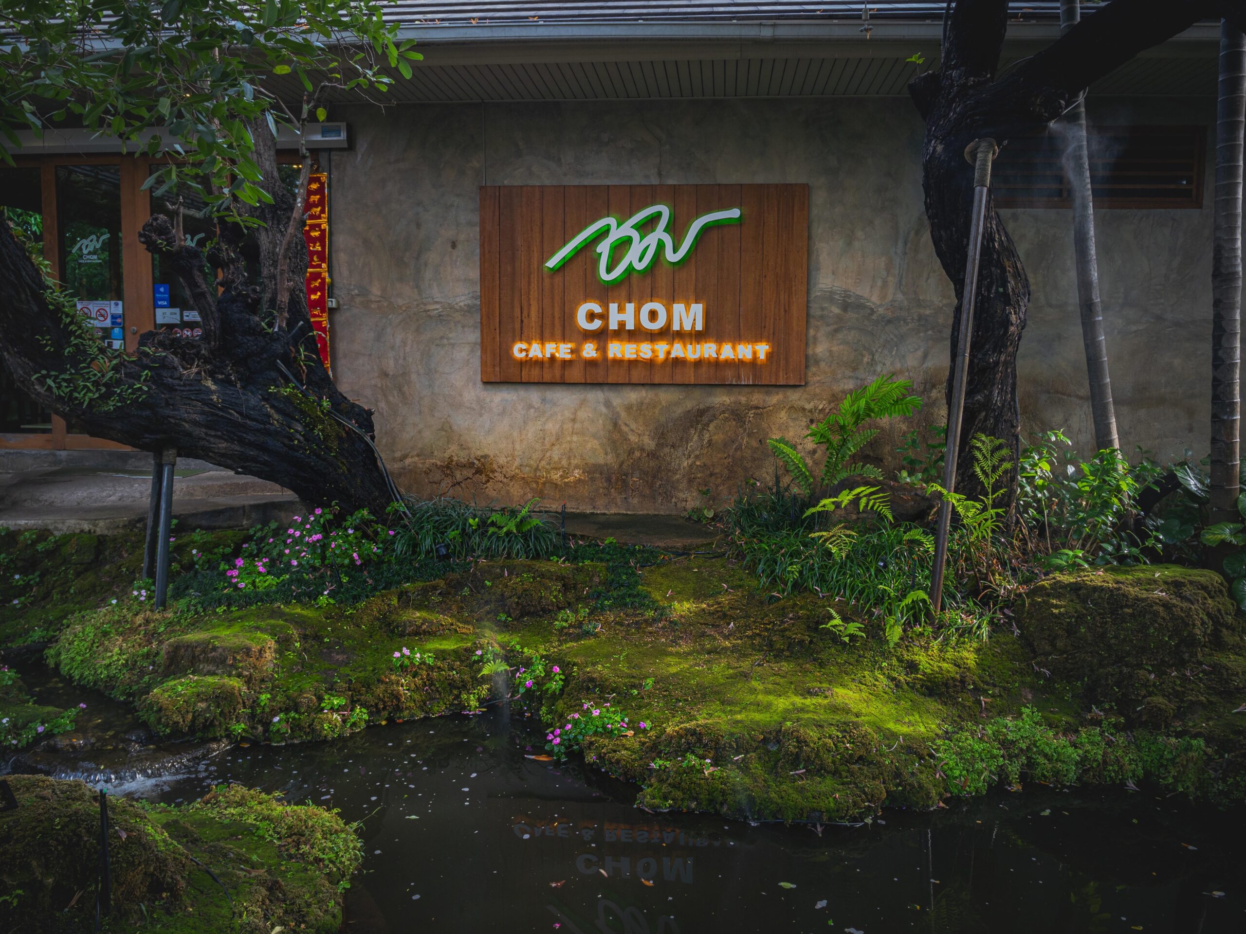 Chom Cafe and Restaurant