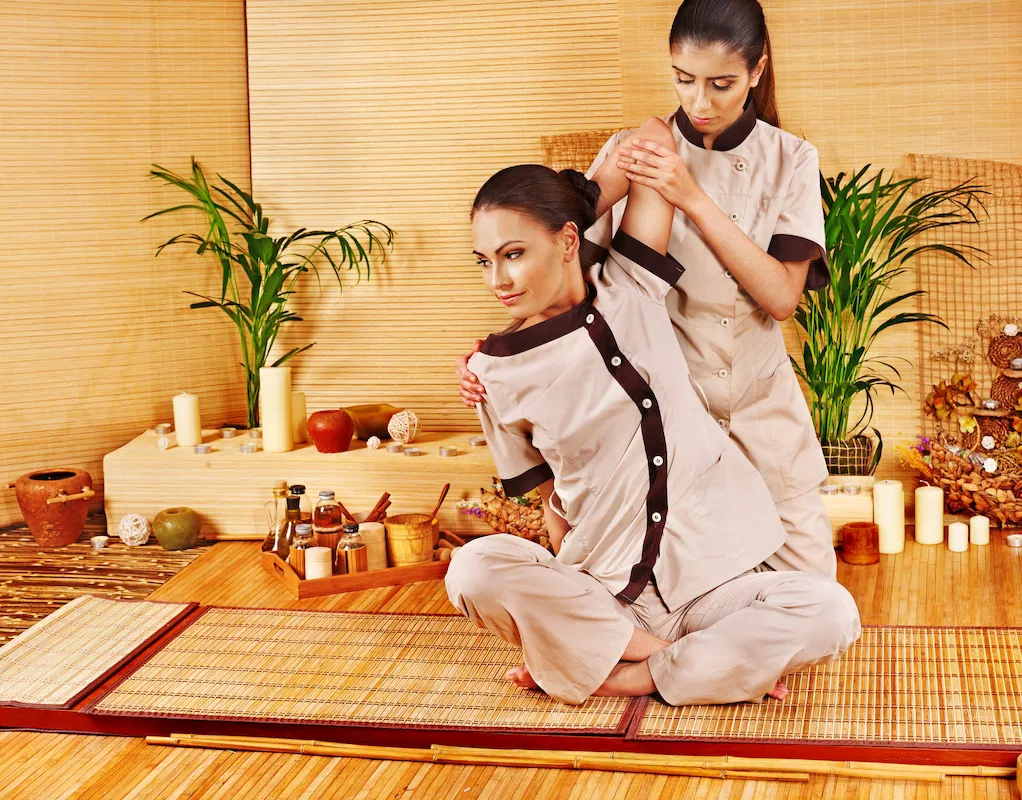 Massagem tailandesa. Massagem tailandesa.