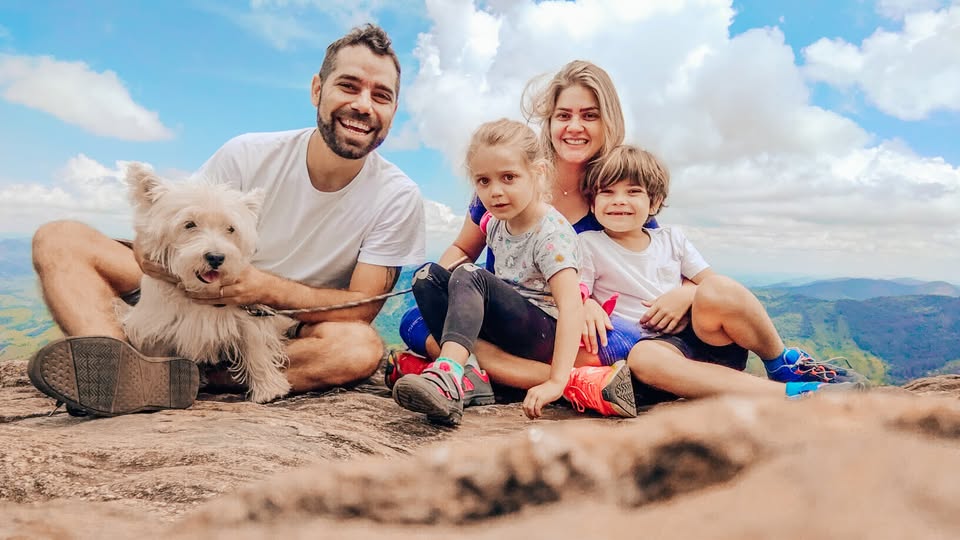 De Curitiba para o Mundo: Como a família Silva estabeleceu sua base em Pai em 15 dias